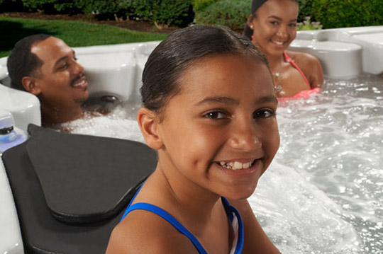 MyHotTub - find-tubes-accordion-left-3
