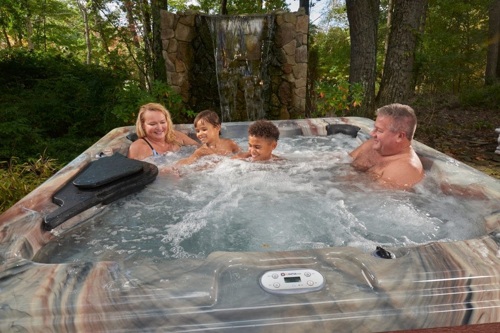 How to Find the Best Hot Tubs - 4aswmKUM
